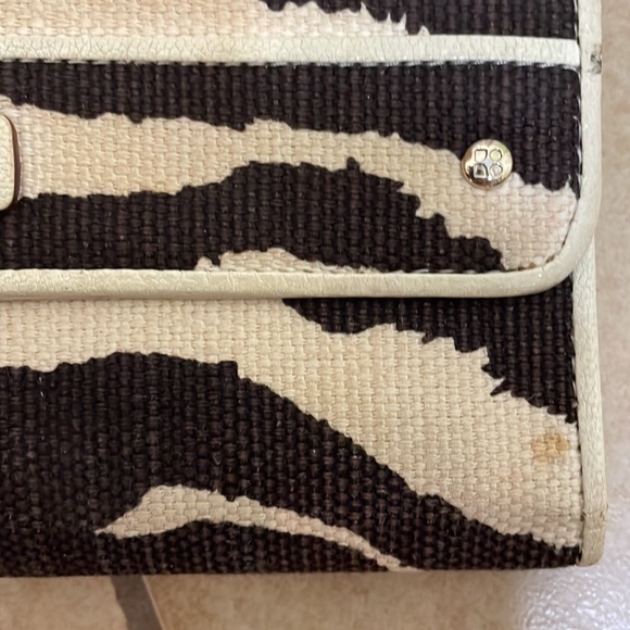 Kate Spade ♠️ wallet. - Picture 3 of 10